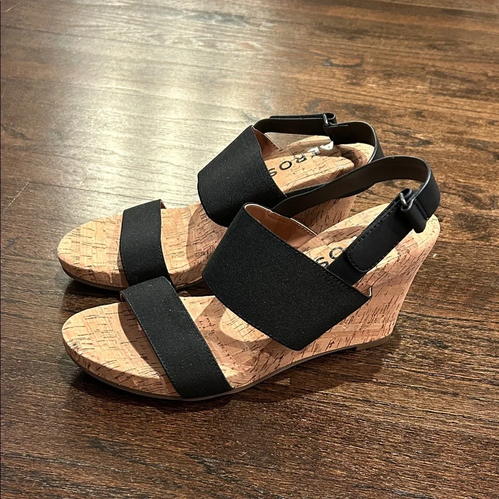 Aerosoles Women’s Black and Tan Wedge Sandals Size 9.5