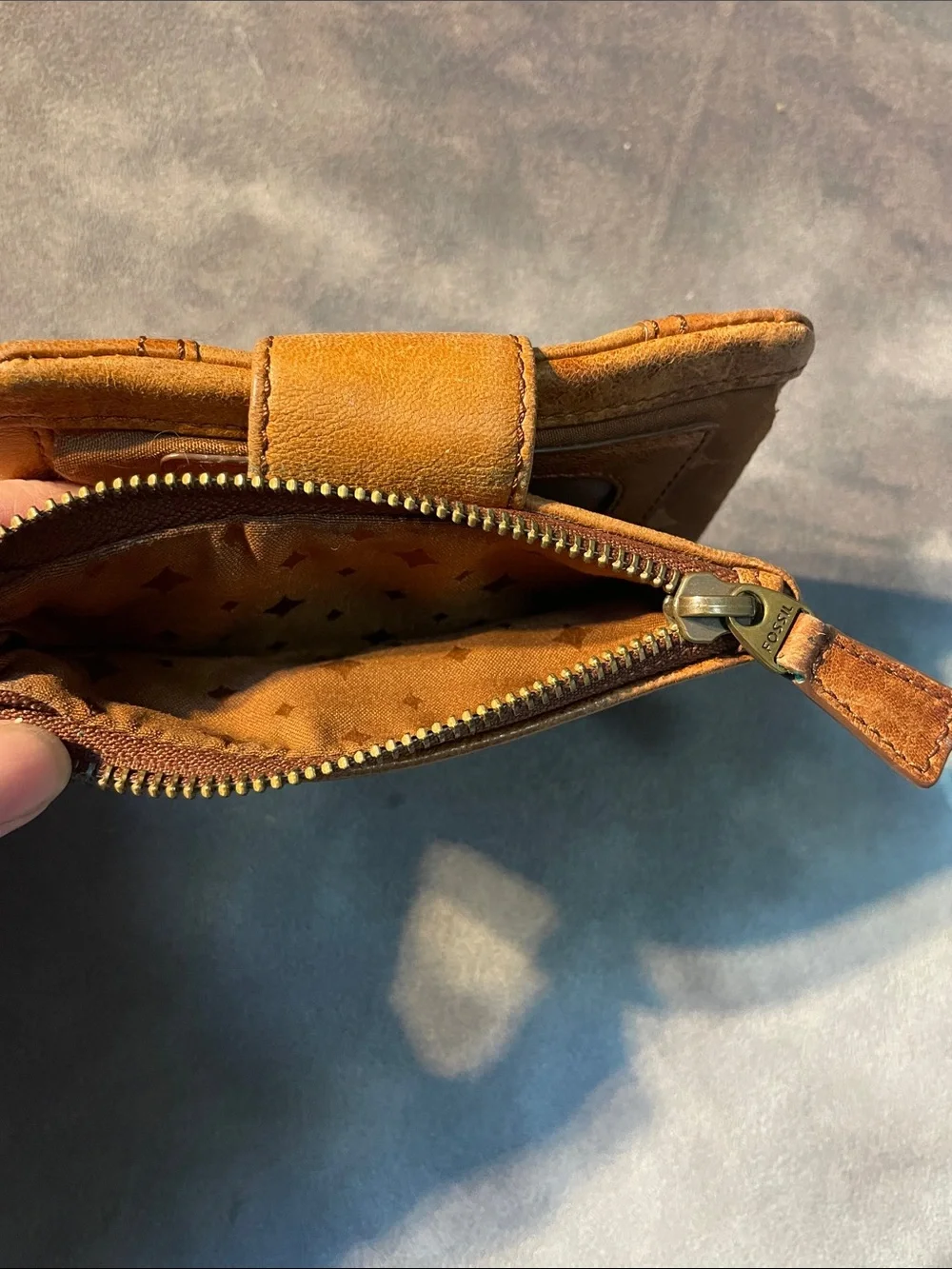 Fossil tan leather
