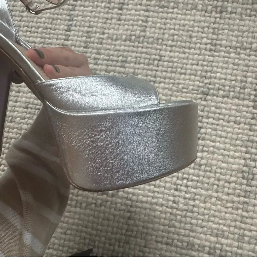 Stuart Weitzman new stuart