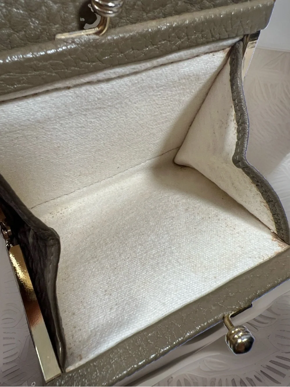 🦆 DOONEY & BOURKE AWL TRIFOLD TAUPE TAN LEATHER KISSLOCK POUCH COIN WALLET
