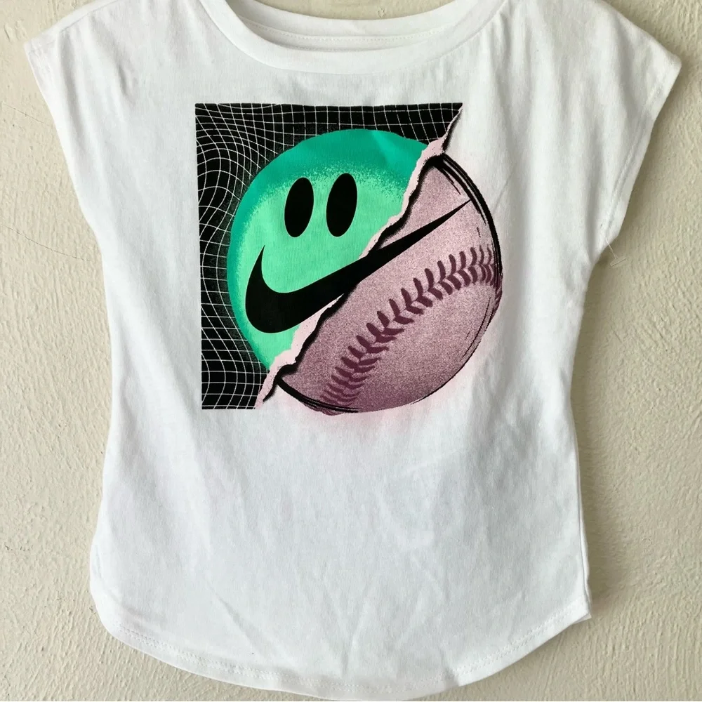 Nike‎ Girl’s Short Sleeve T-Shirt