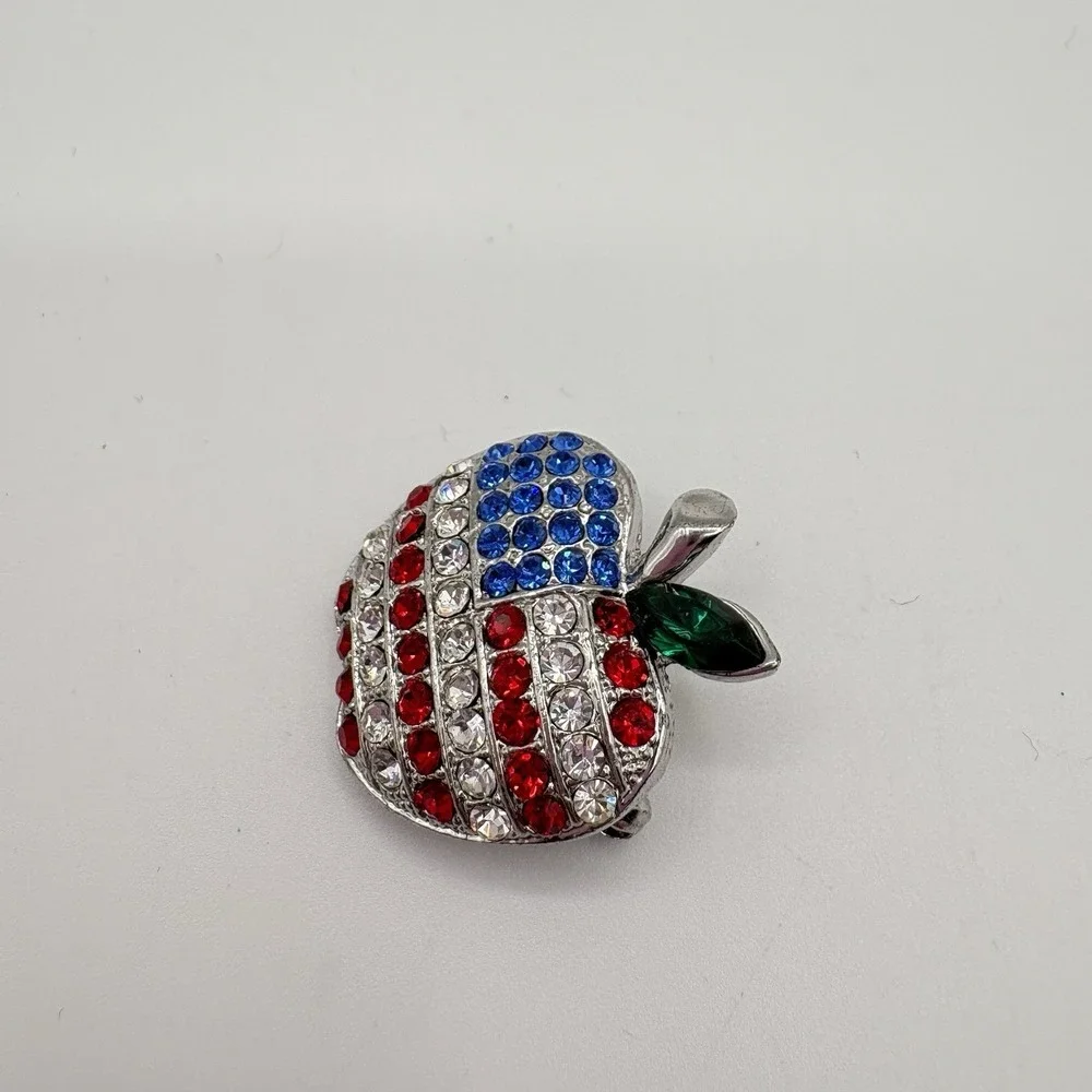 The Unbranded Brand patriotic apple