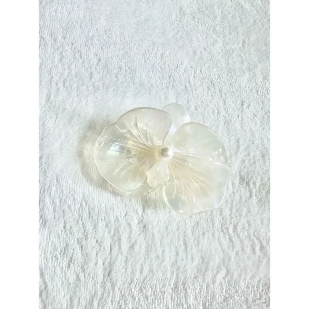 Cream color Pearlescent orchid hair claw