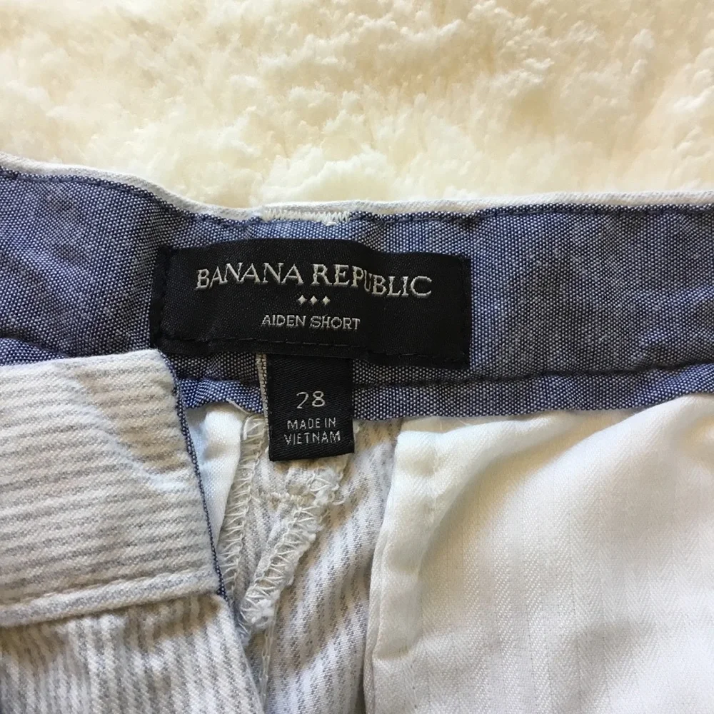 Banana Republic brand banana