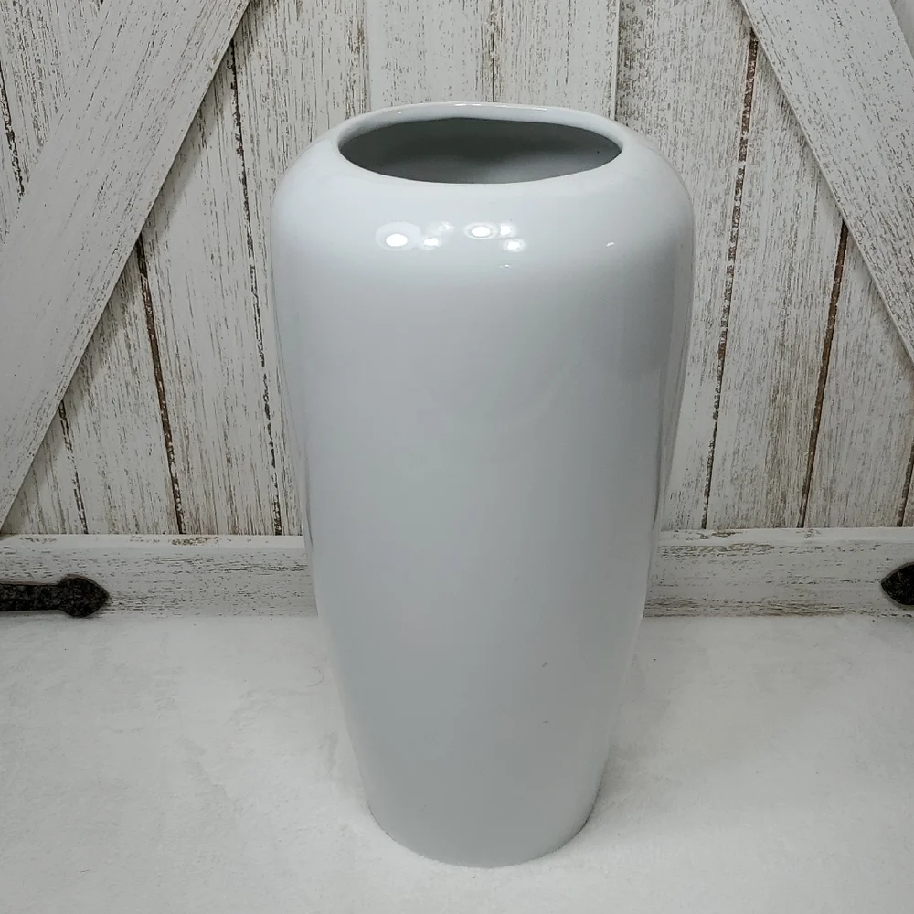 White Ceramic Vase Flowers