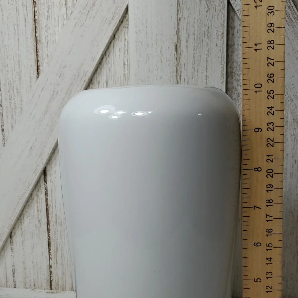 N/A white ceramic