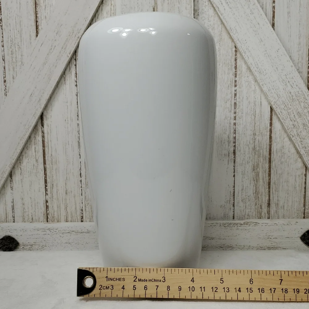 N/A white ceramic