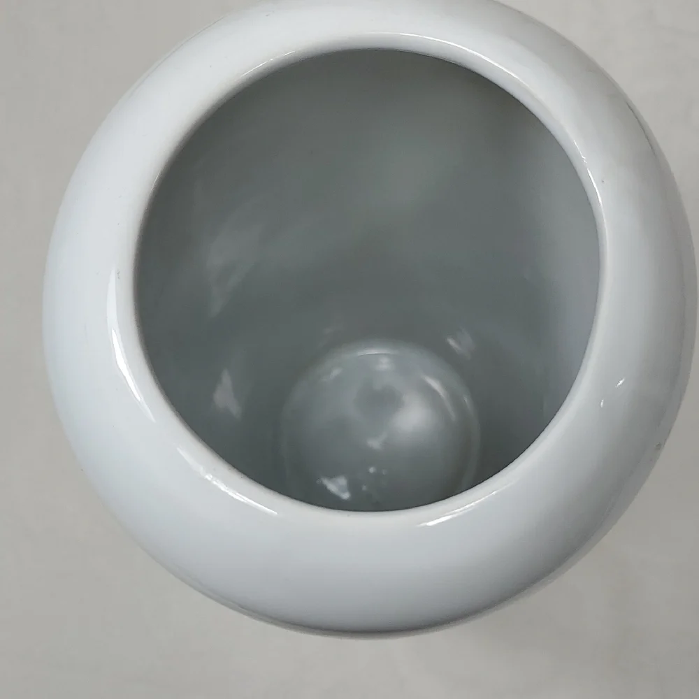 N/A white ceramic