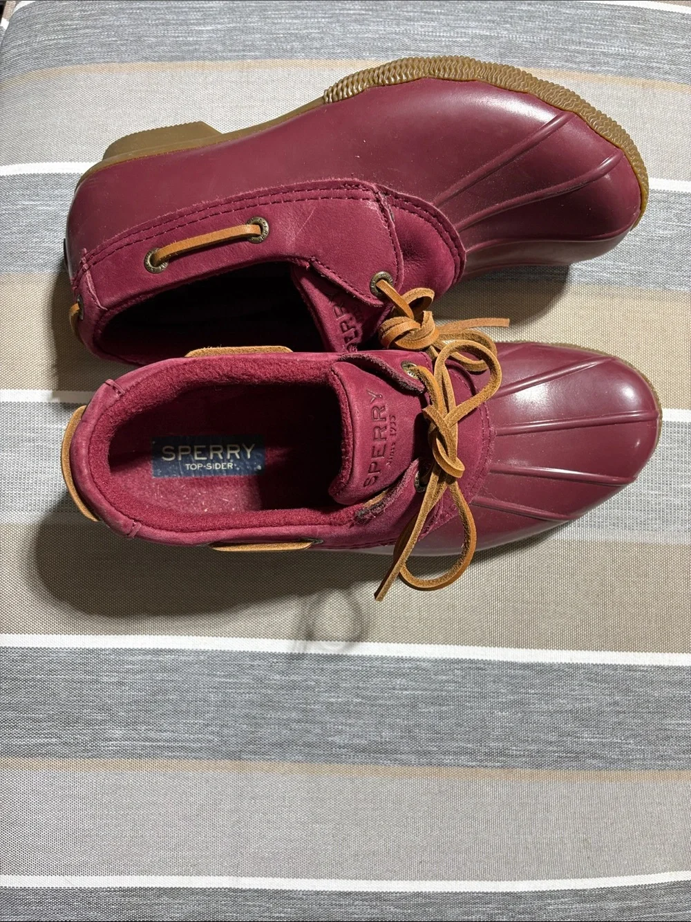 Sperry Women's Maroon Lace-Up Duck Boots with Tan Laces