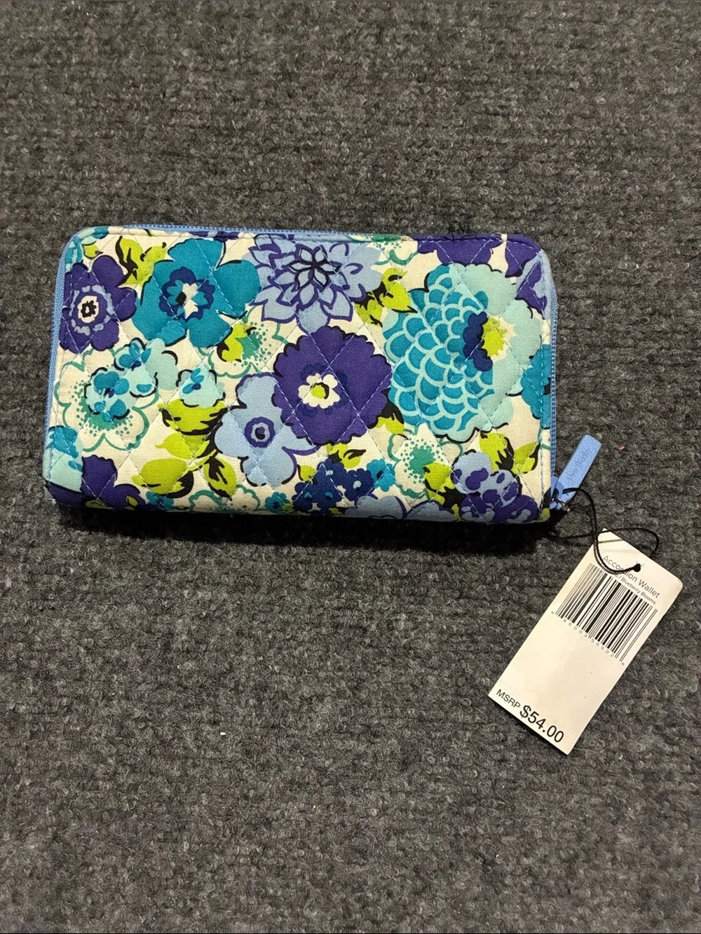👜 NWT Vera Bradley BLUEBERRY BLOOMS Quilted Floral Zip Wallet