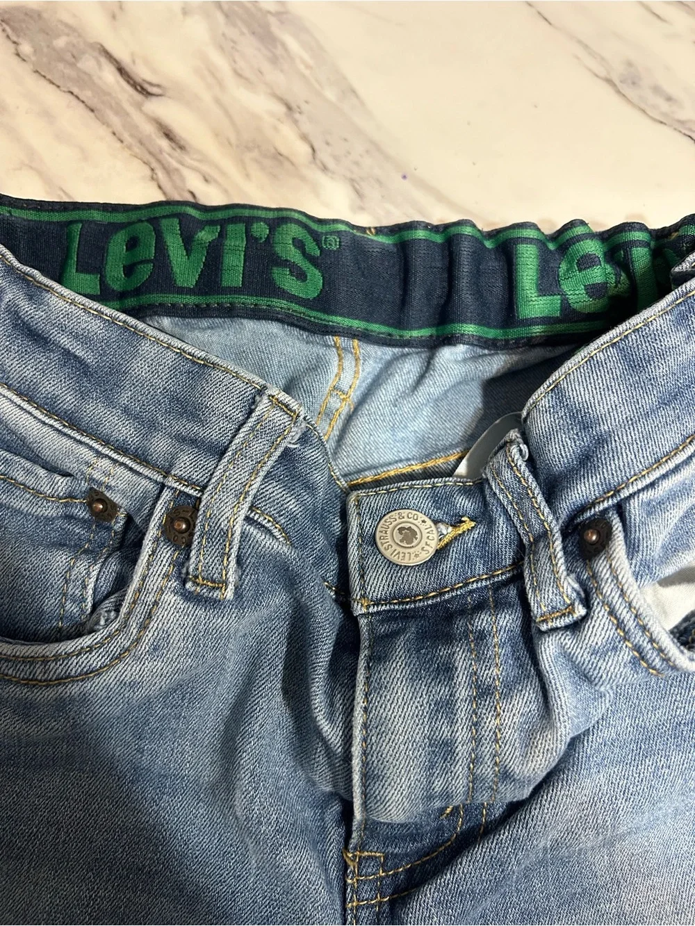 Levis pairs light subtle