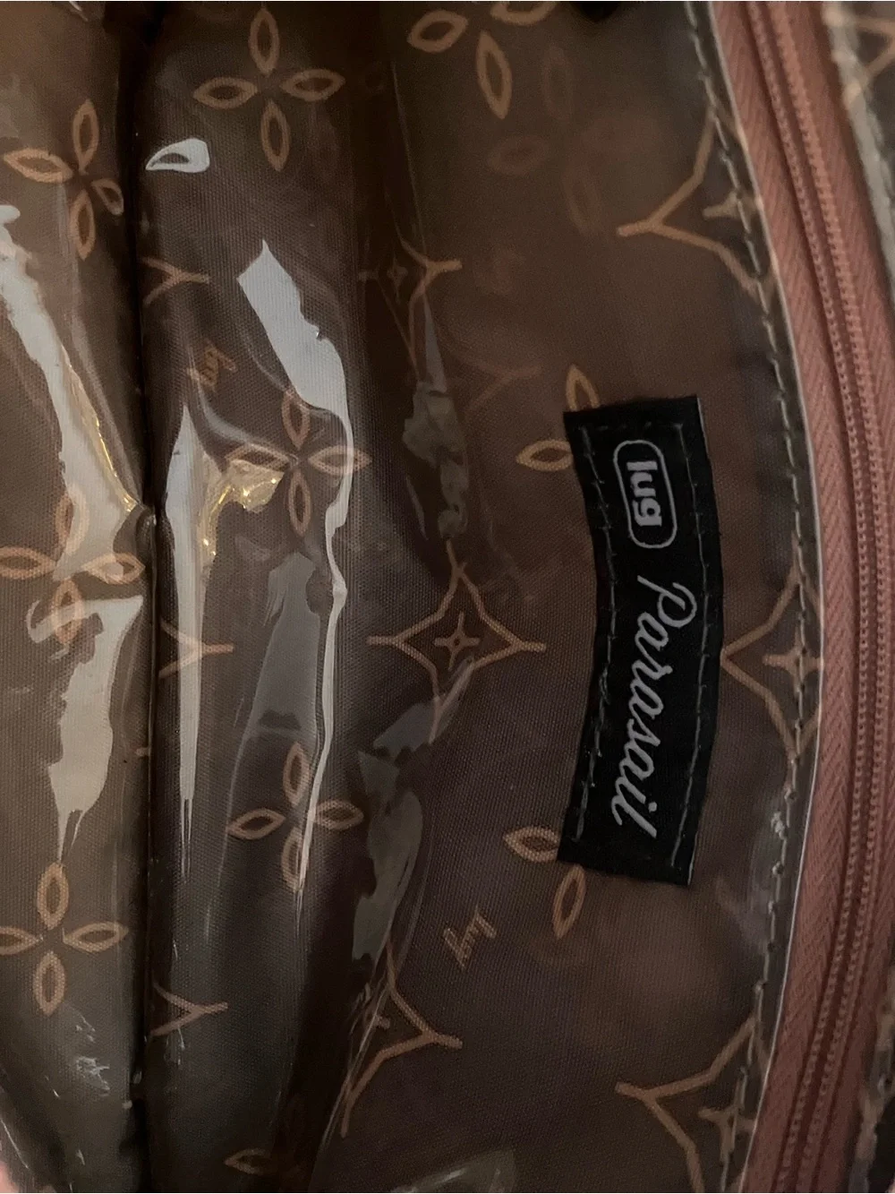 lug sleek nylon
