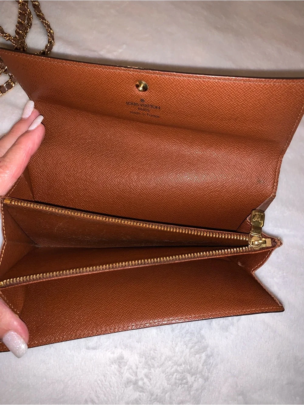 Louis Vuitton comes normal zipper