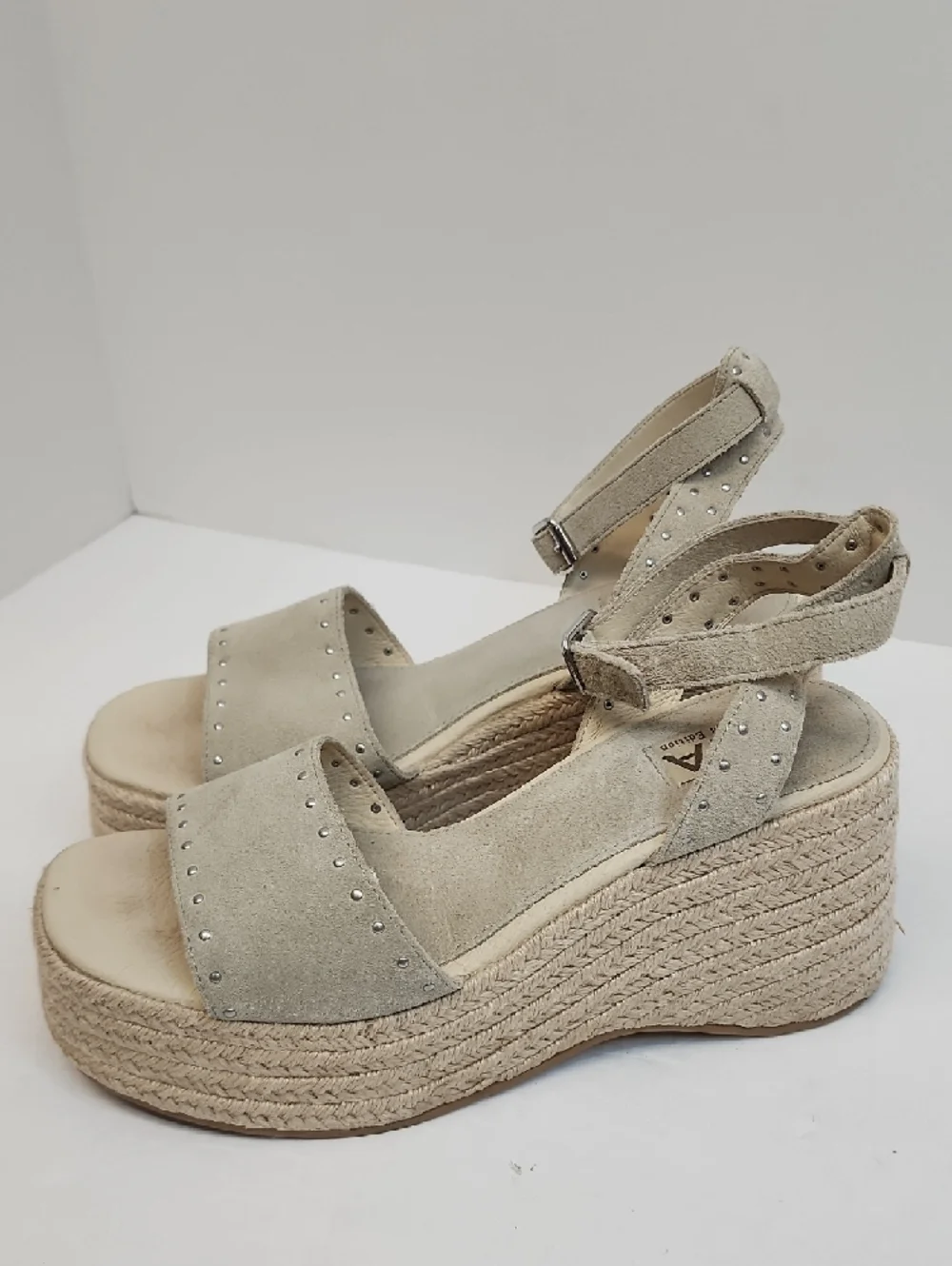 MIA beige suede