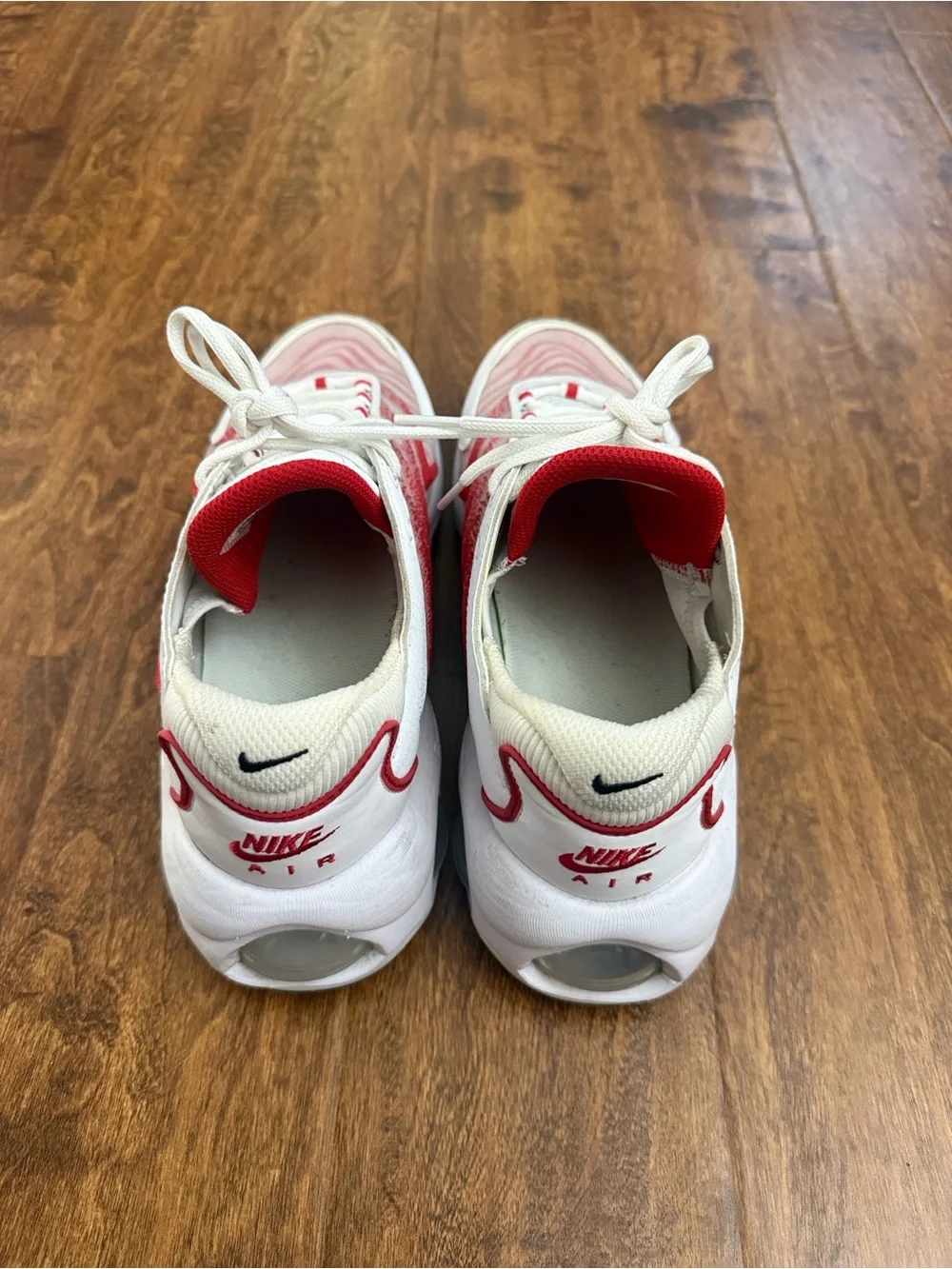 Nike men’s white