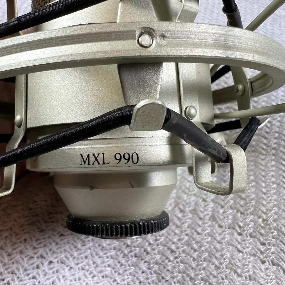 MXL 990 instrument