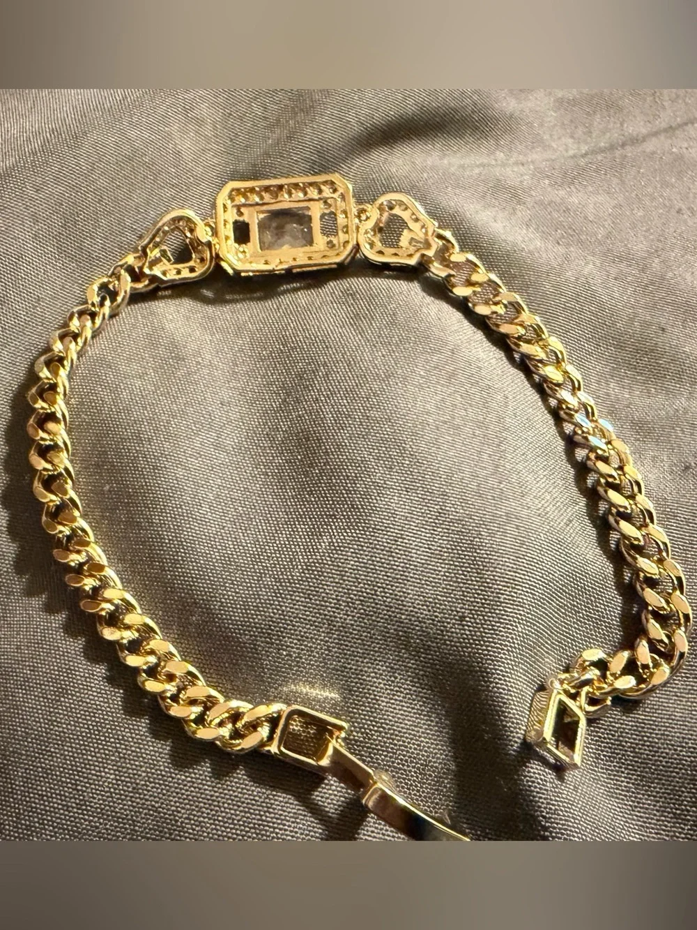 N/A elegant gold