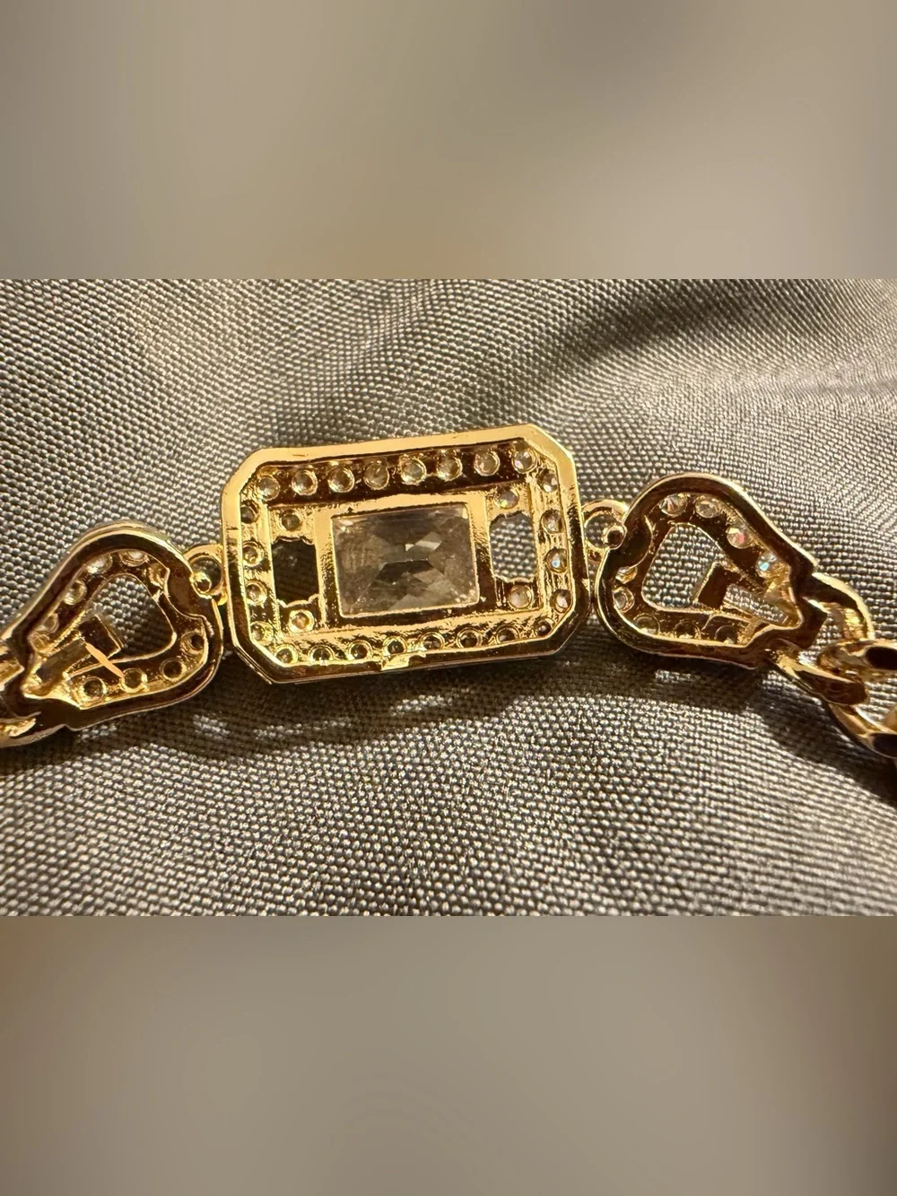 N/A elegant gold