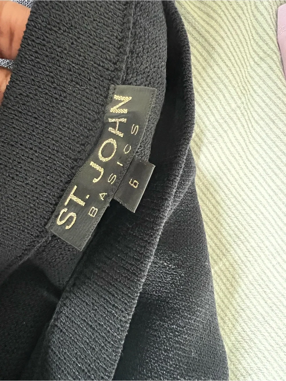 St‎ John Basics Black Santana Knit Skirt Size 6 Midi Slit Back Classic Kennedy