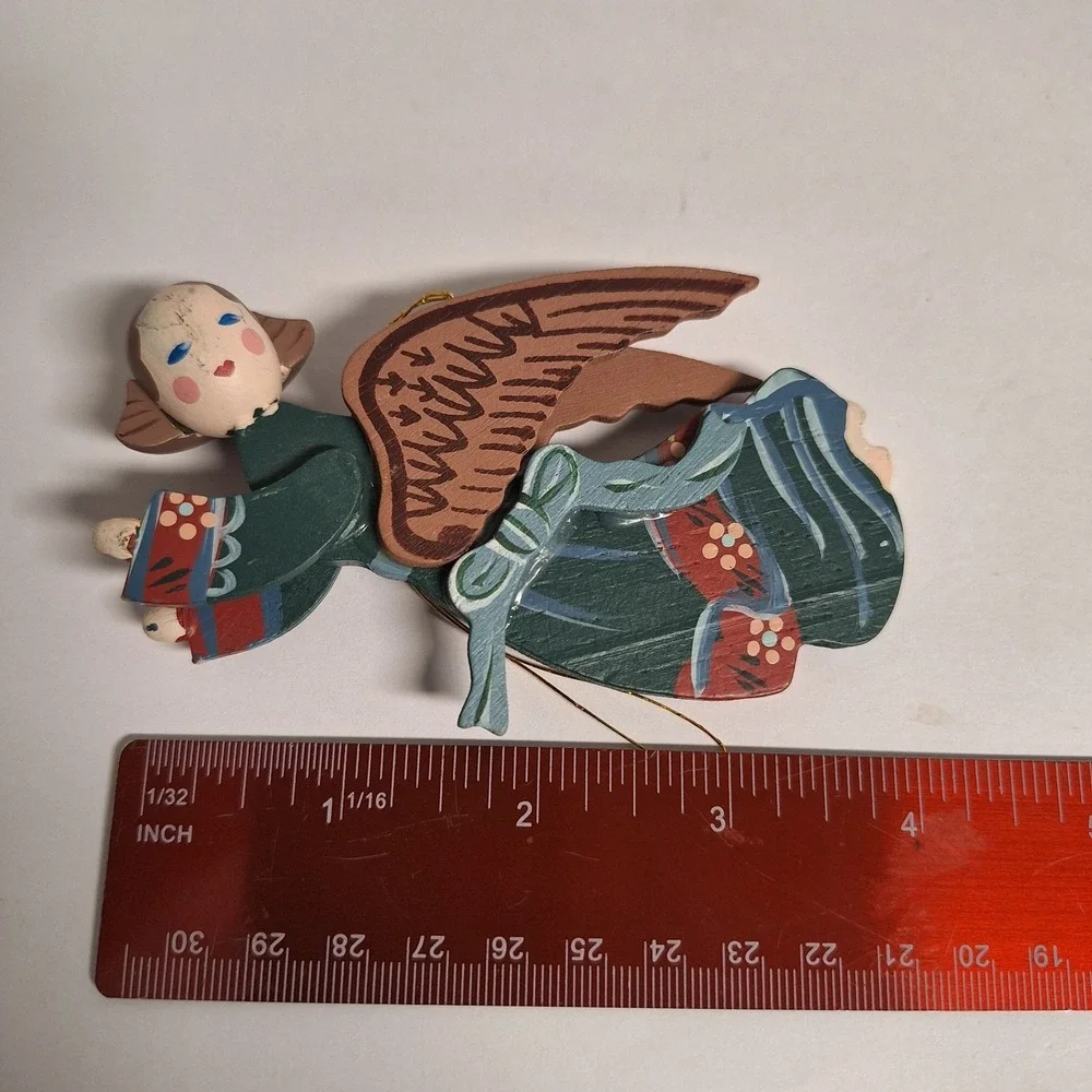 The Unbranded Brand vintage hand