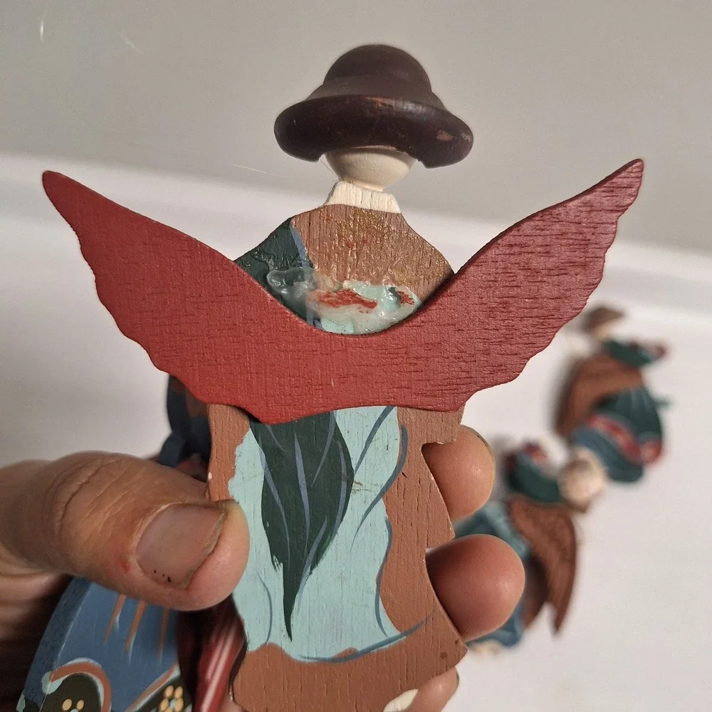The Unbranded Brand vintage hand