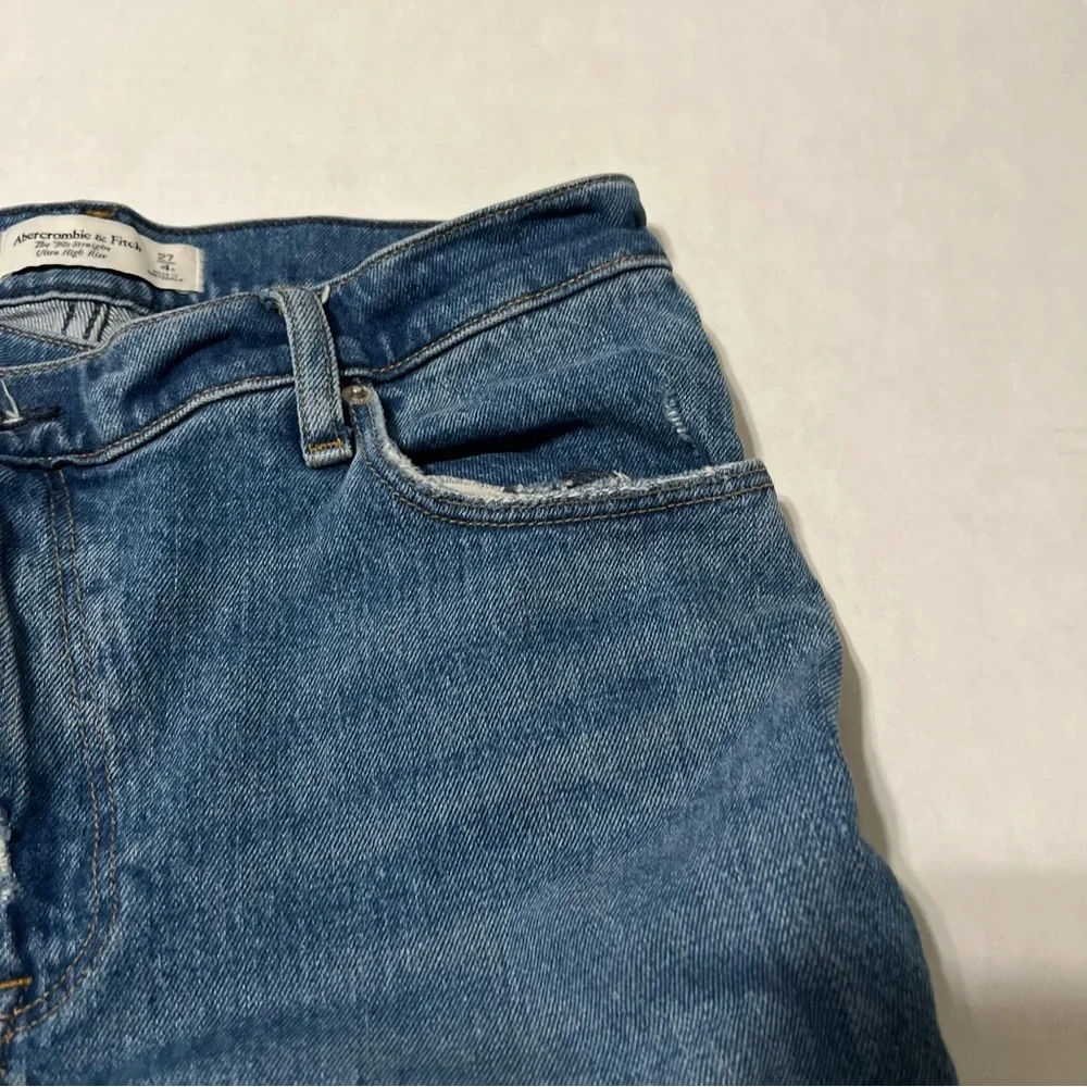 Abercrombie & Fitch style leg
