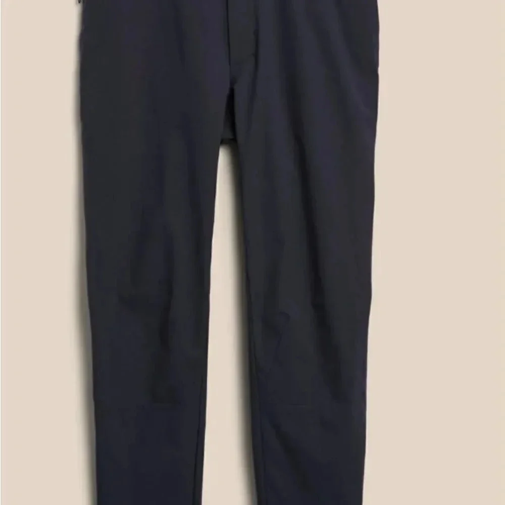 Banana Republic features banana