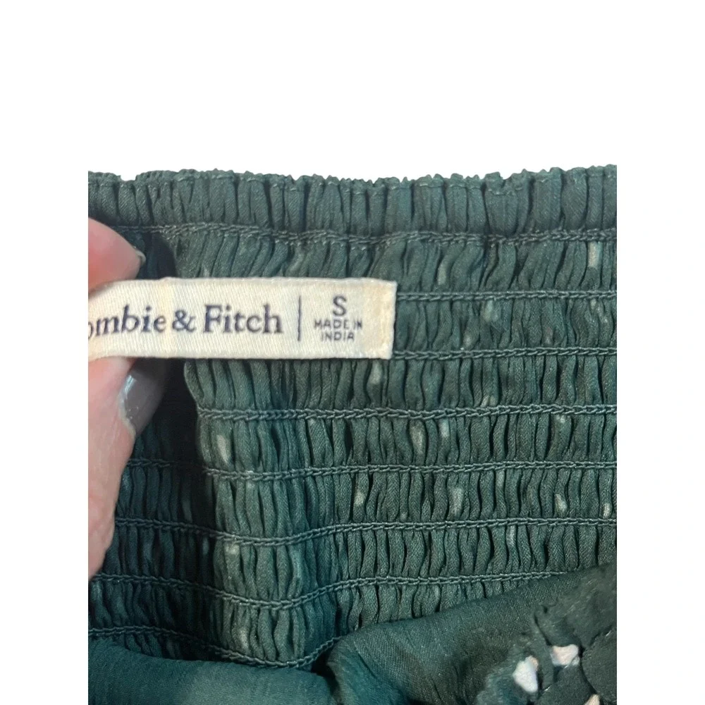 Abercrombie & Fitch stylish feminine