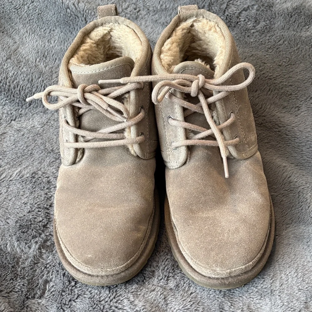 EUC Men’s Ugg Neumel Boots Taupe Suede Size 7