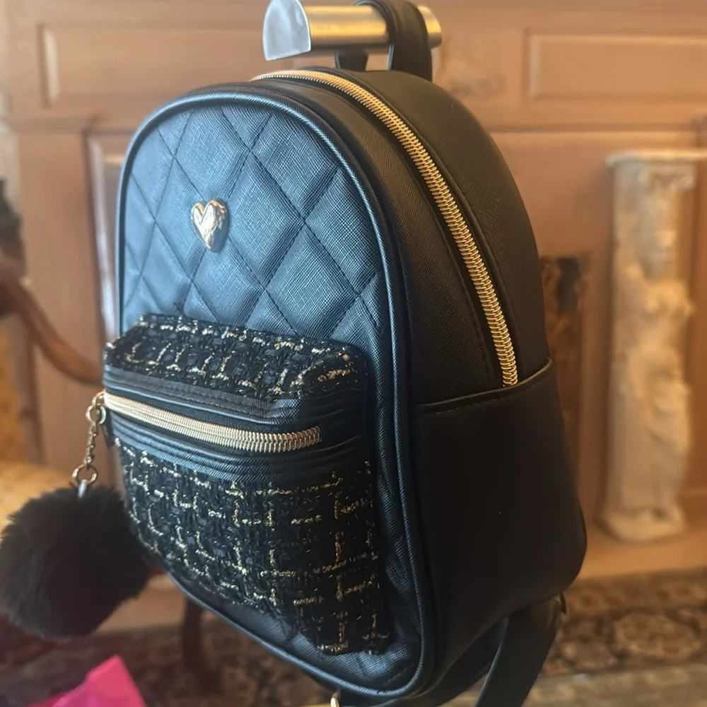 N/A stylish black