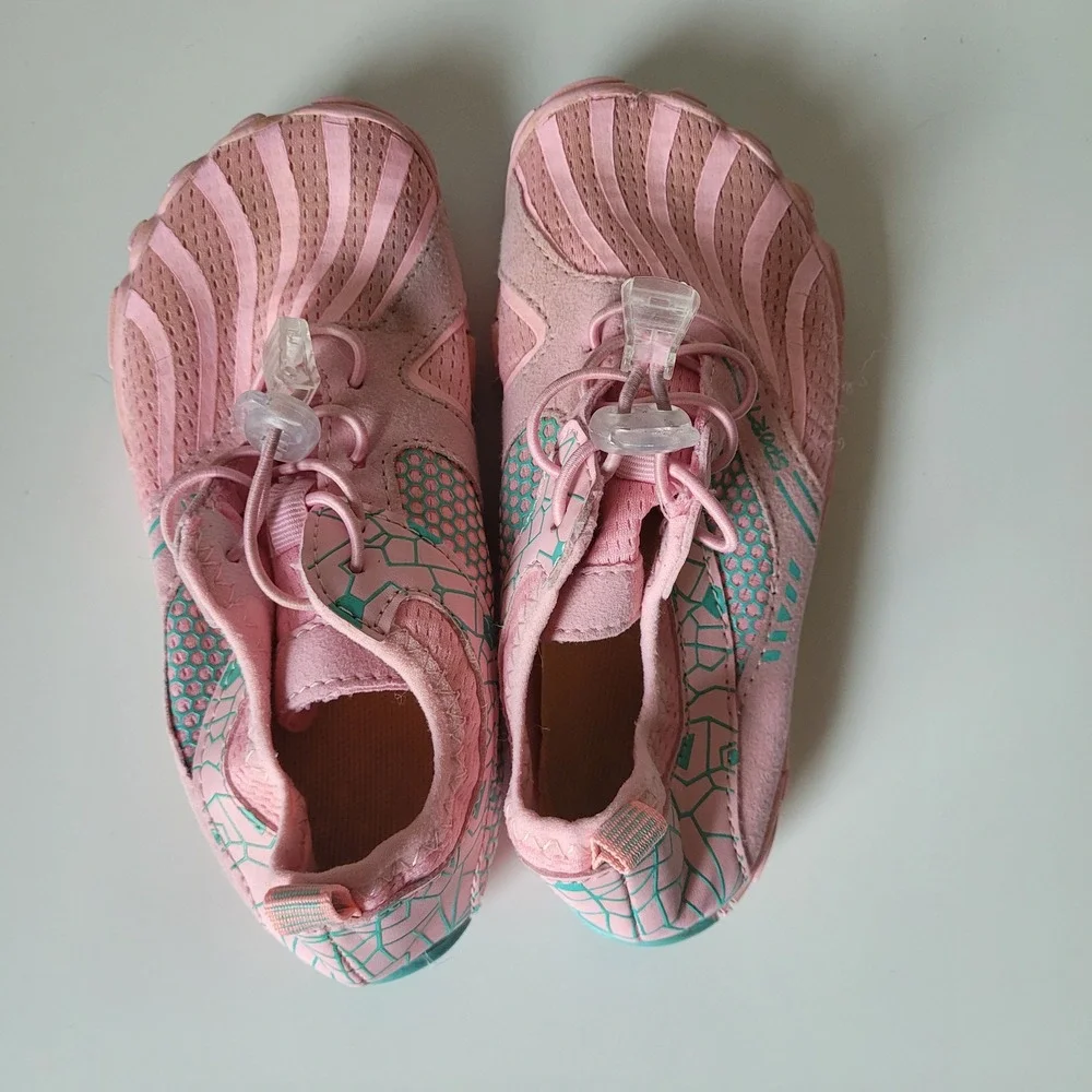 Unbranded barefoot style