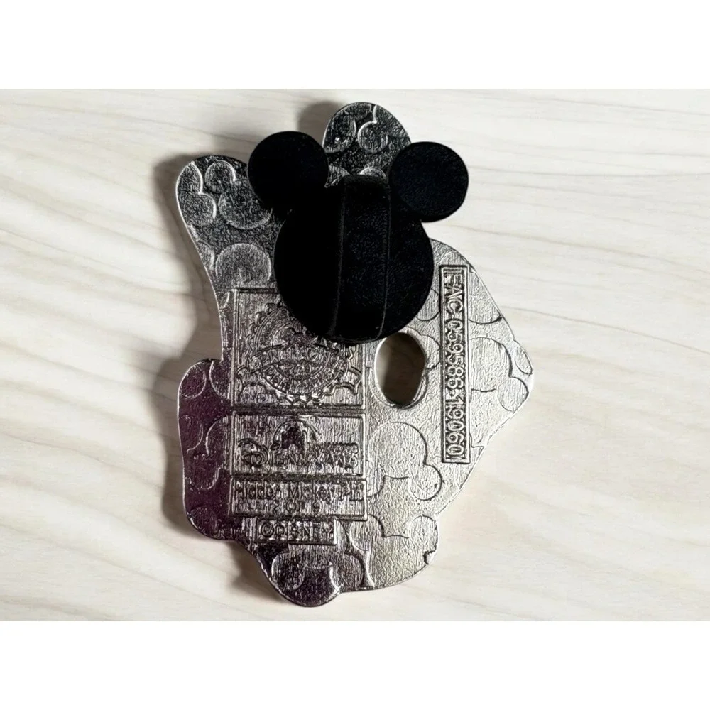 Disney pin minnie