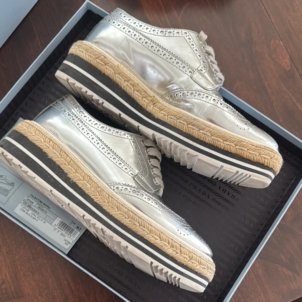 Prada elegant wingtip
