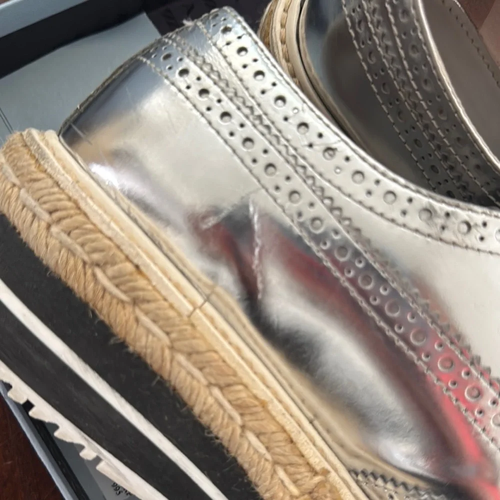 Prada elegant wingtip