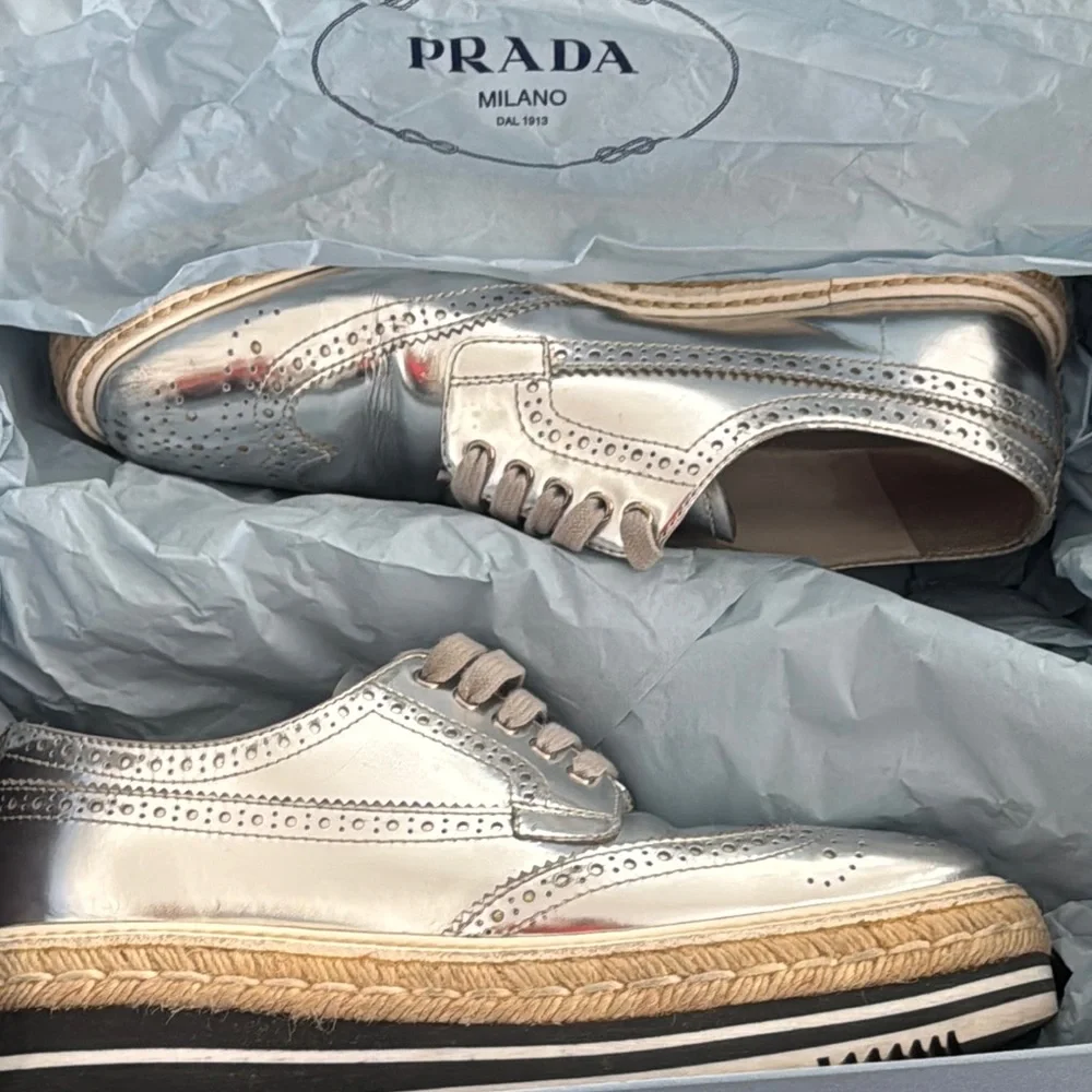 Prada elegant wingtip