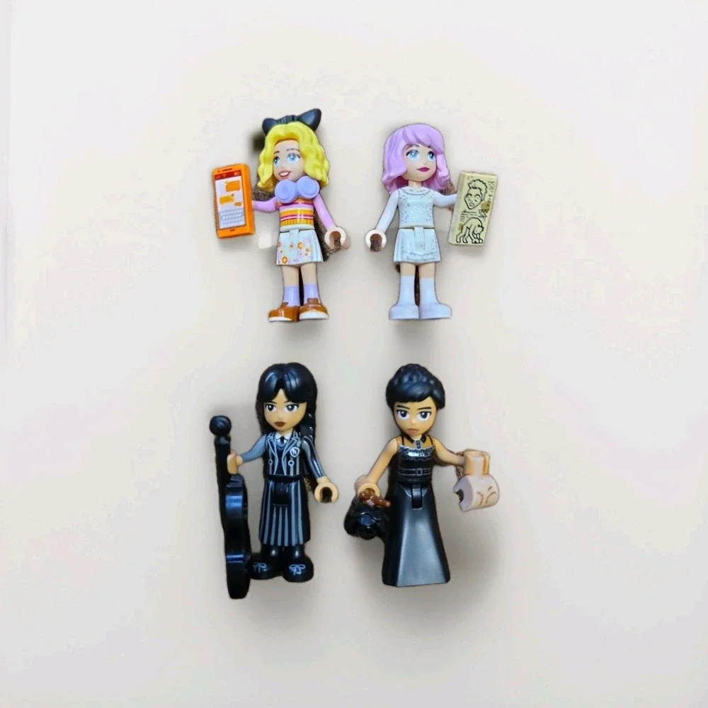 LEGO Friends Wednesday and Enid‎ Minifigures W/ Accessories (76781)
