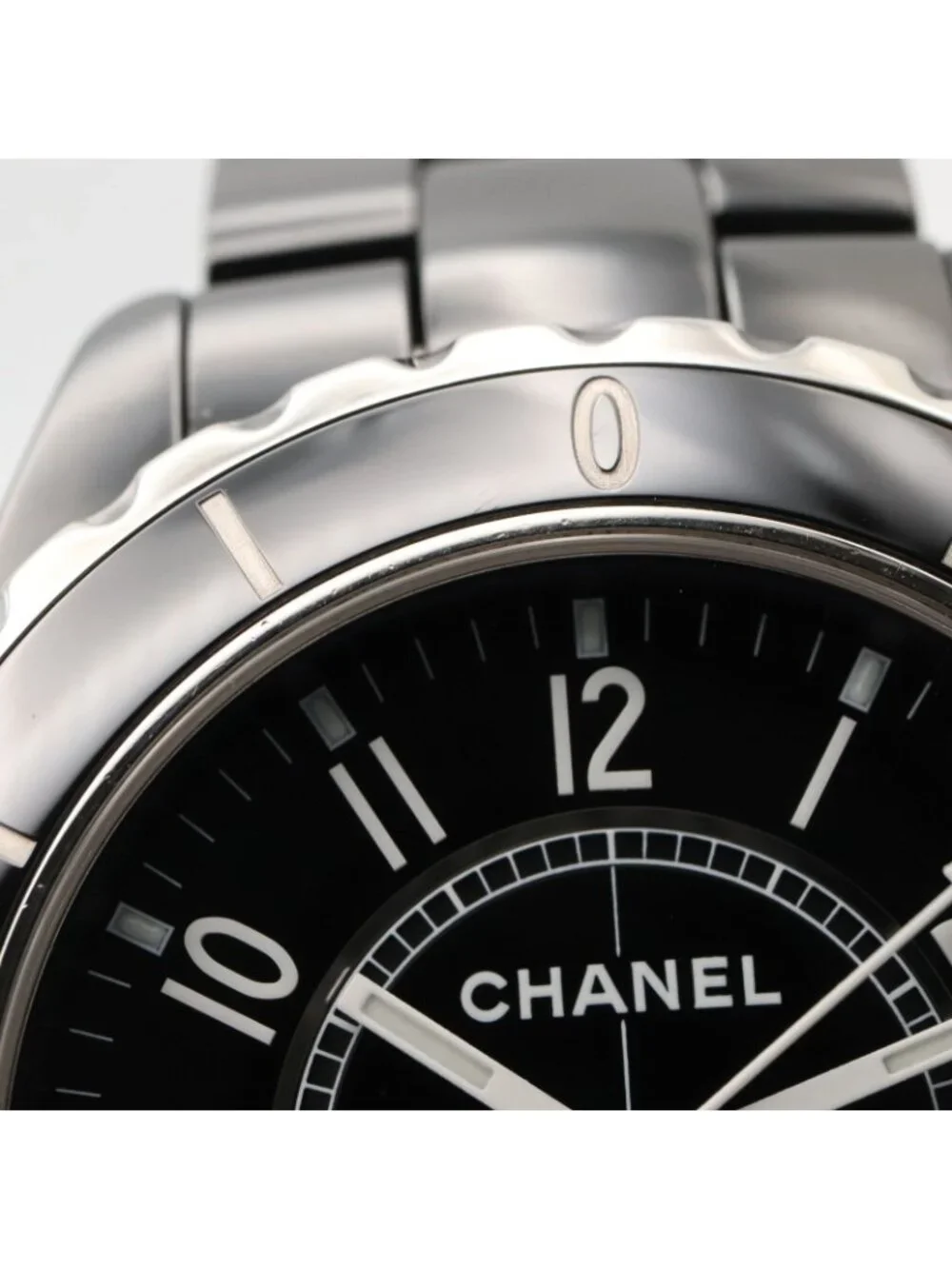 CHANEL slight signs