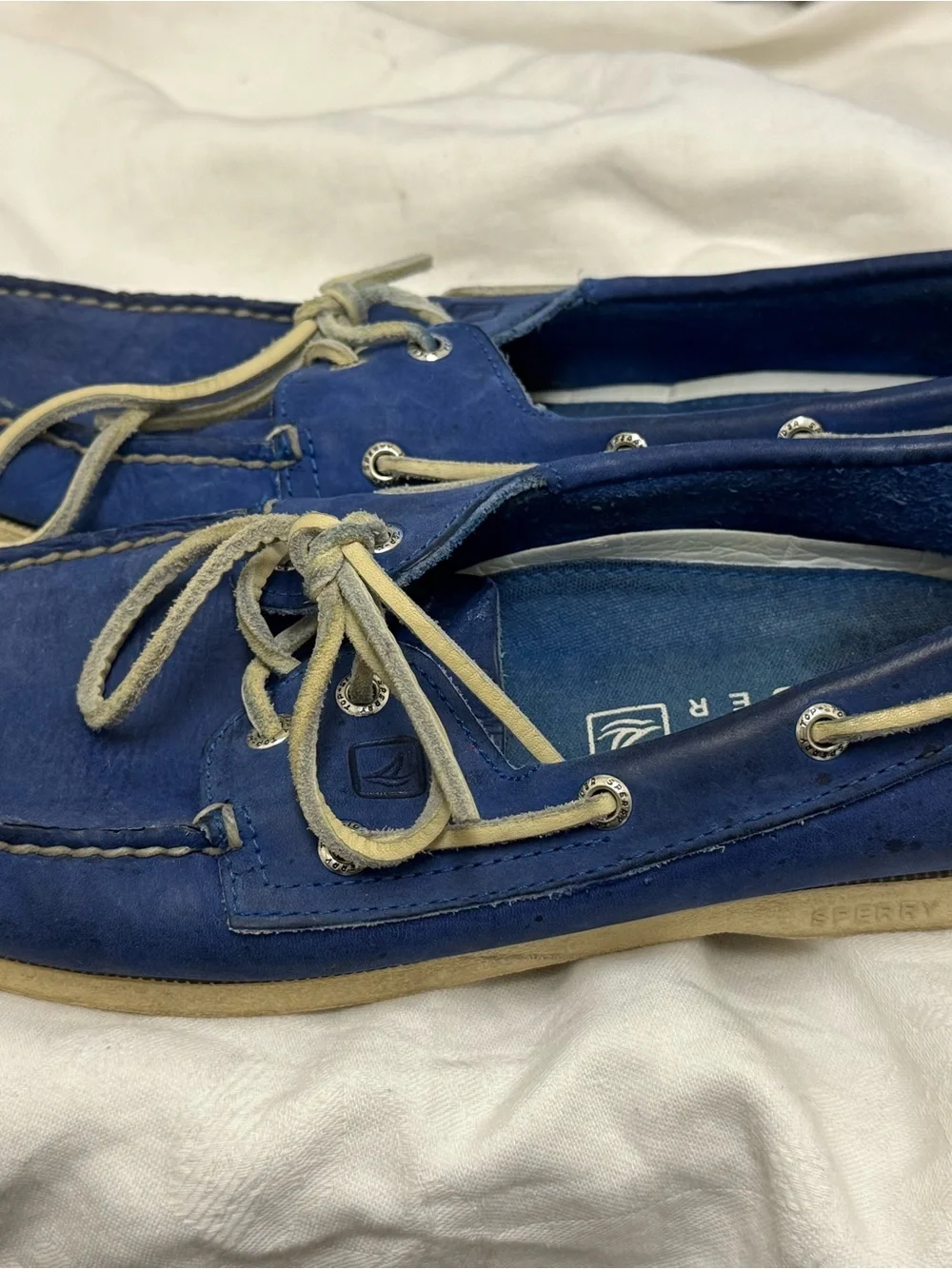 Sperry classic top