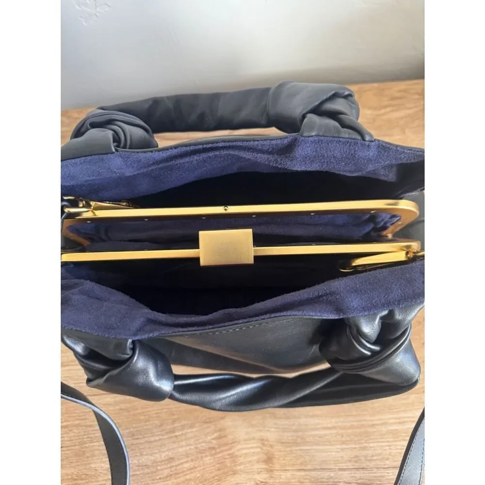 Lia Numa strap comfortable three