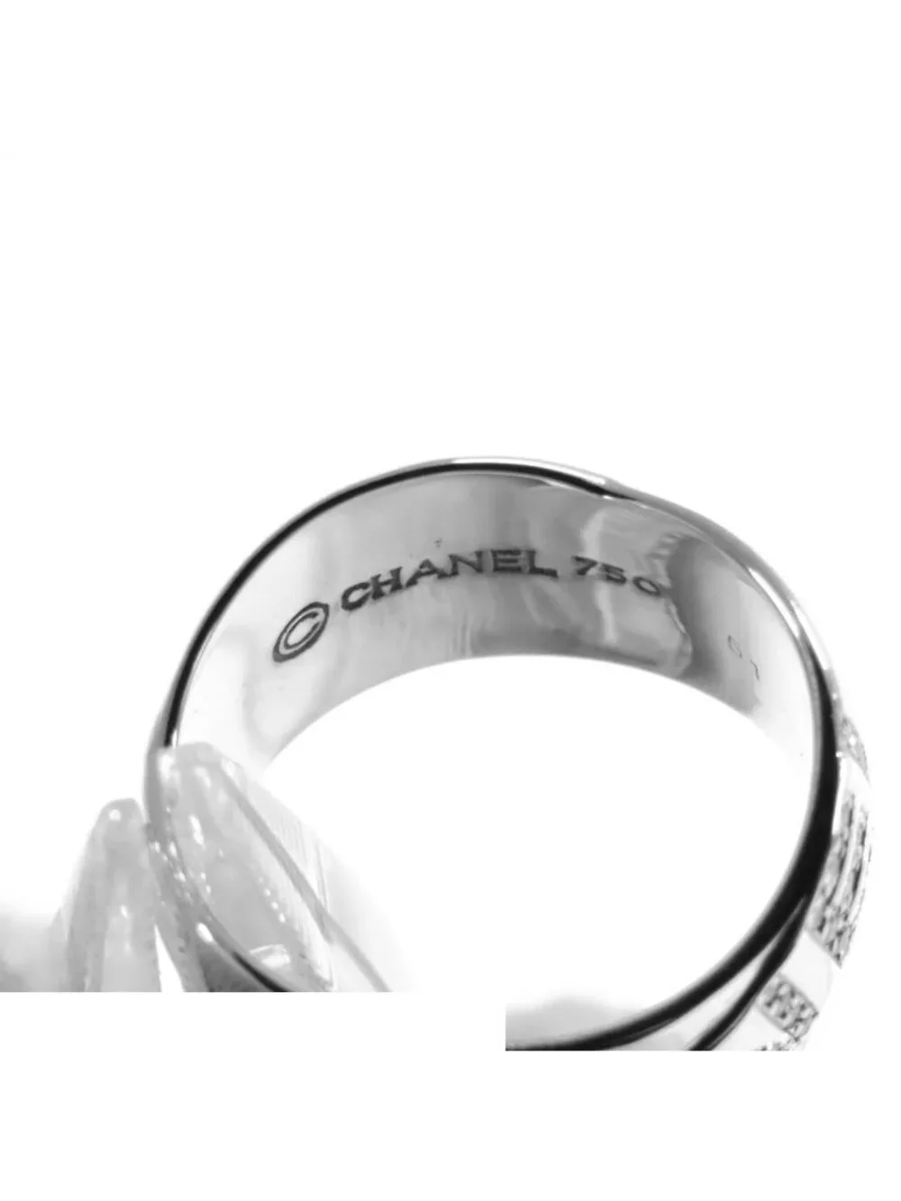 CHANEL brand boldic