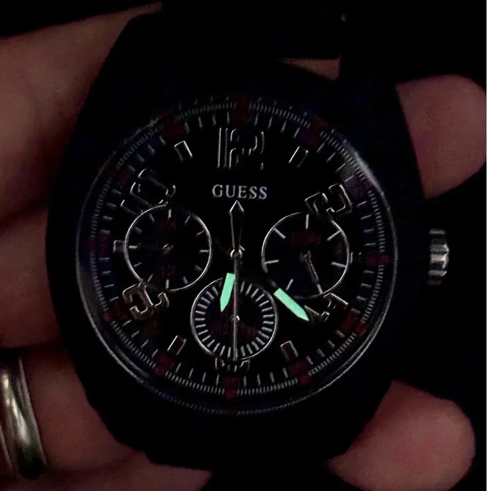 Guess dash w1256g1