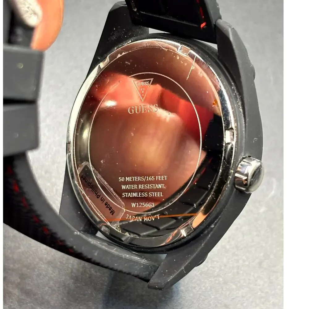 Guess dash w1256g1