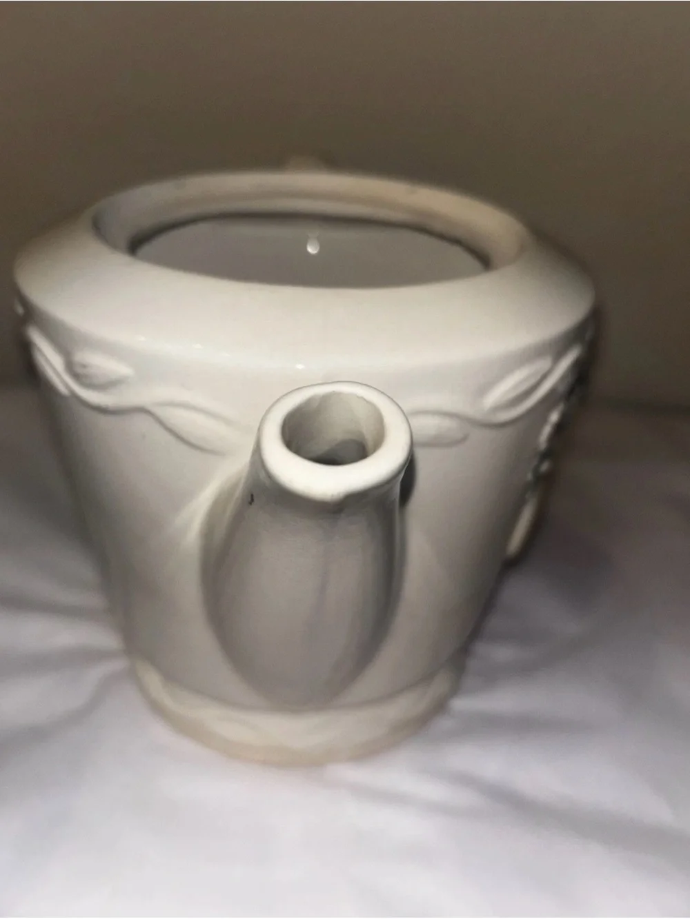 Vitreous elegant white