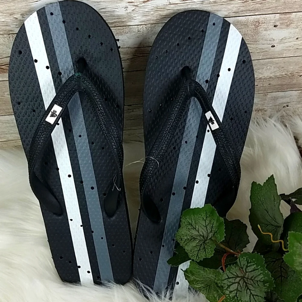 NWOT, WFS, blk, wht. Gray, flipflops, Sz11/12