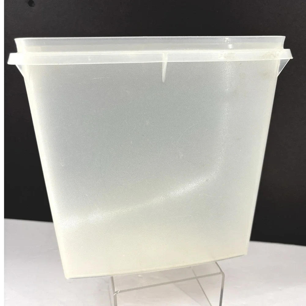 Tupperware vintage cereal
