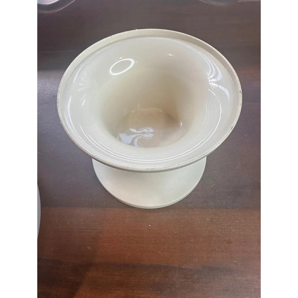 Tupperware vintage cake