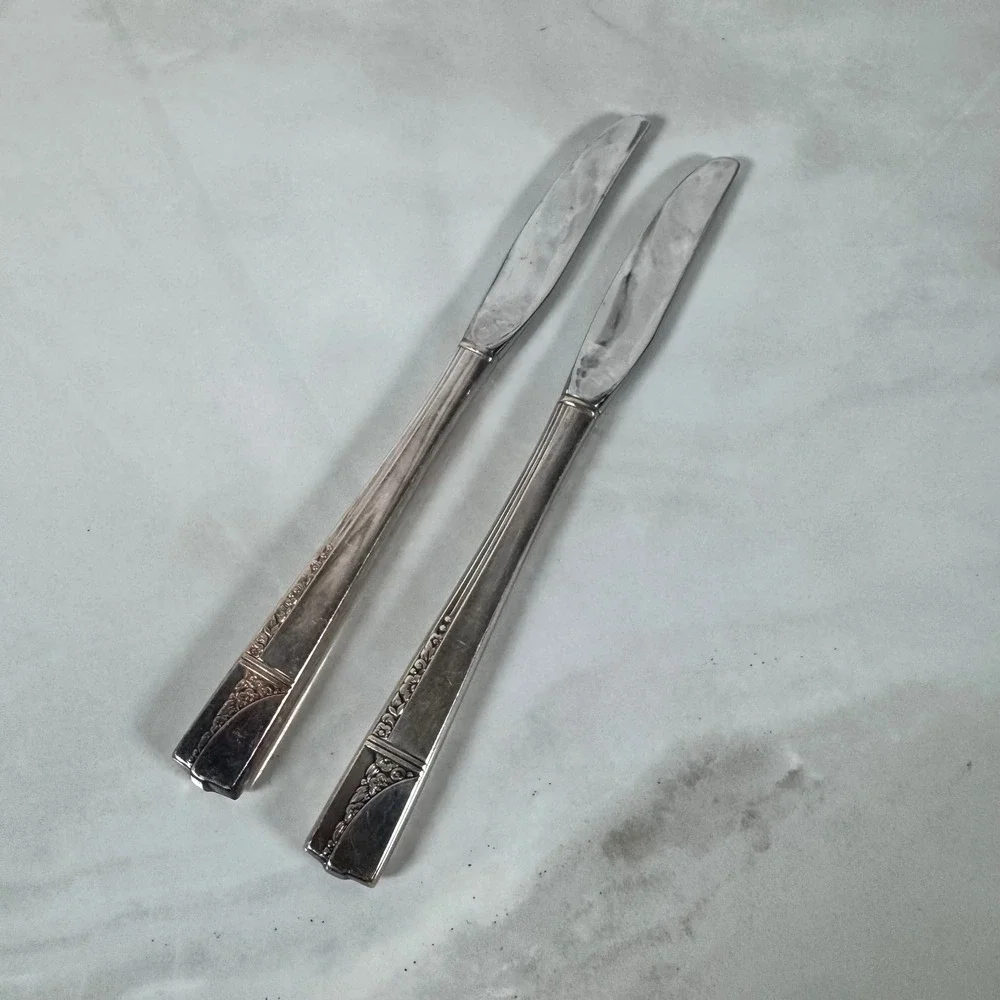 Set‎ of 2 Oneida Nobility Plate Silver Plated Dinner Knives Caprice