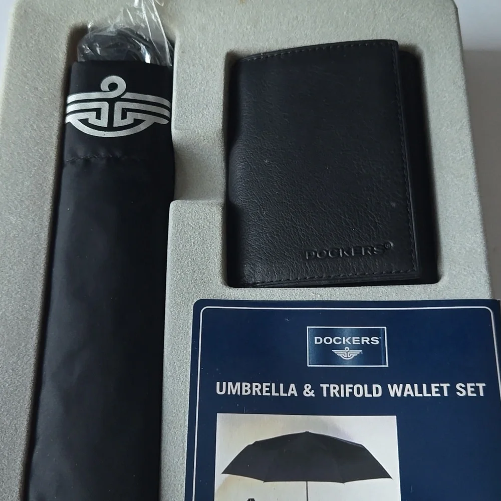 Dockers Black Umbrella and Tri-Fold Black Leather Wallet Set - NEW