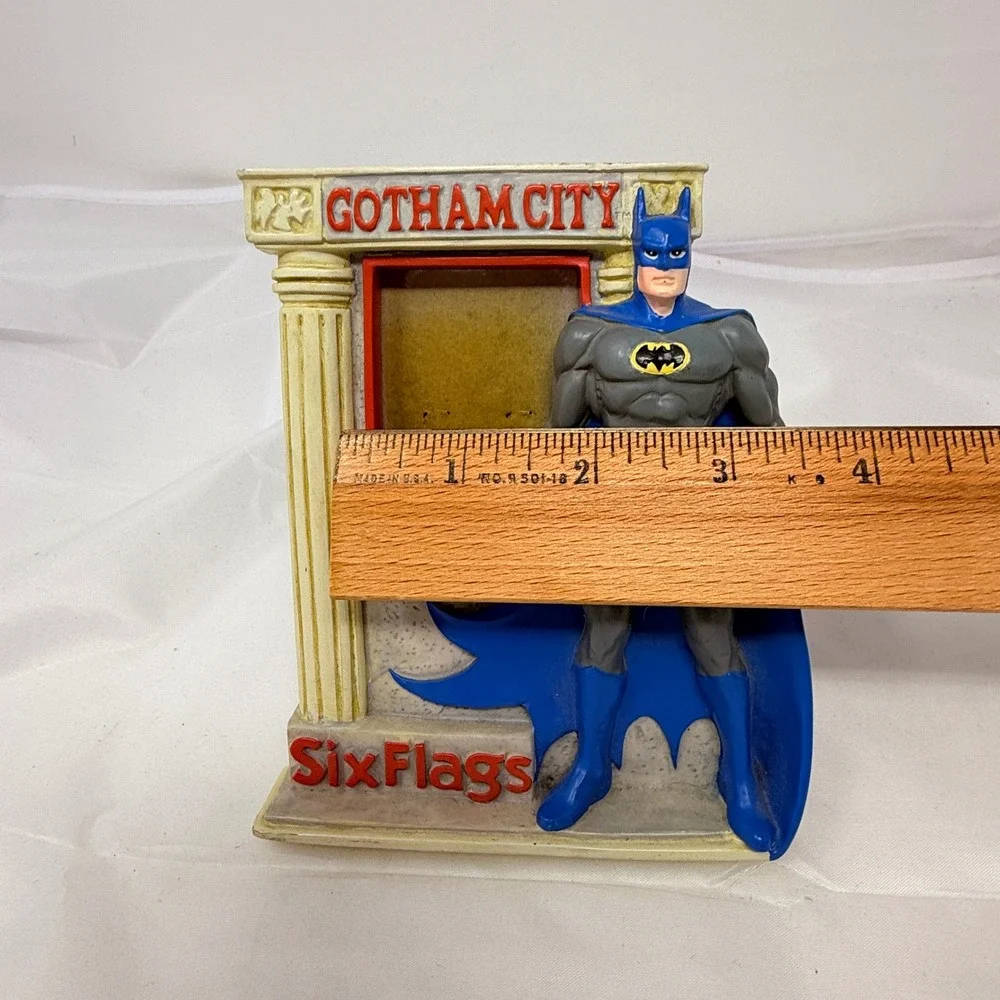 Vintage 1998‎ Batman Gotham City Six Flags 3D Sculpted Photo Frame DC Comics