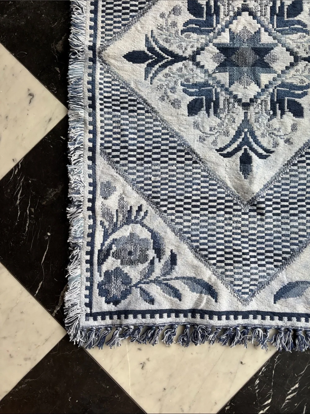 N/A woven accent